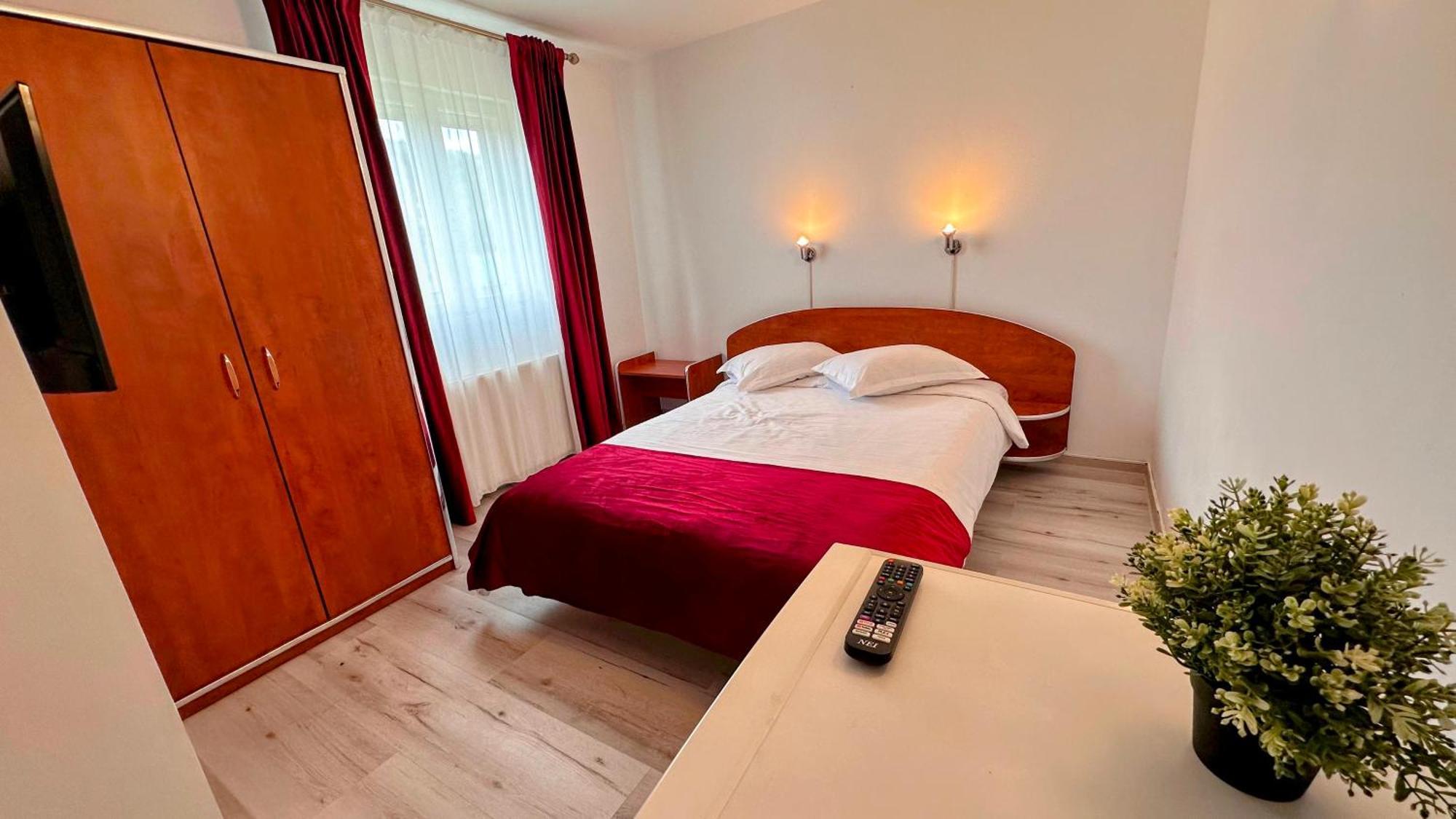 Valea Alba View - Self Check-In Hotel บุชเตนี ภายนอก รูปภาพ