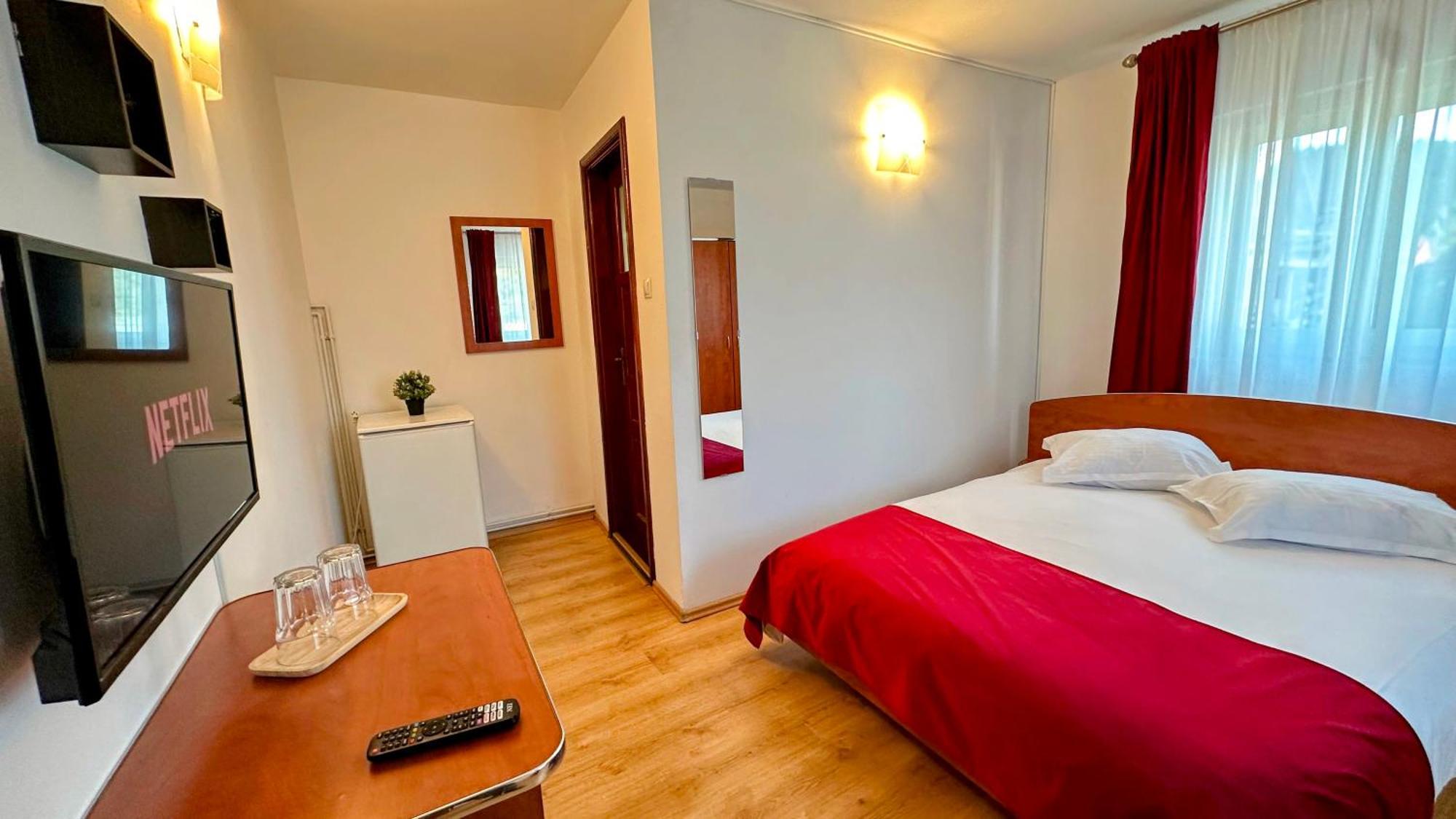 Valea Alba View - Self Check-In Hotel บุชเตนี ภายนอก รูปภาพ